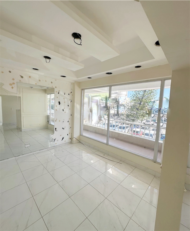 oficinas y locales comerciales - Local en el Millon amplio  2