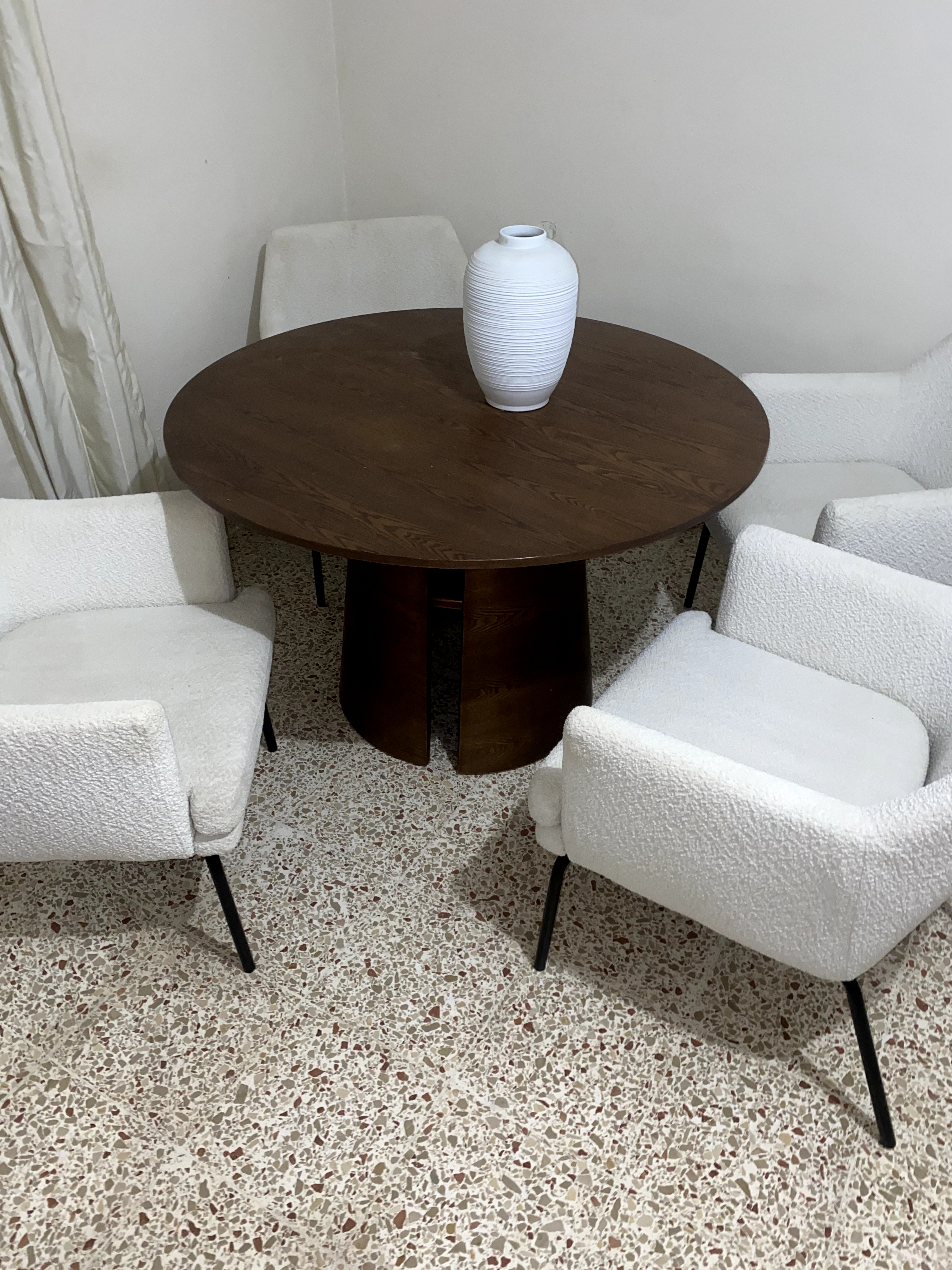 muebles y colchones - COMEDOR REDONDA EN ACABADO DE MADERA 0