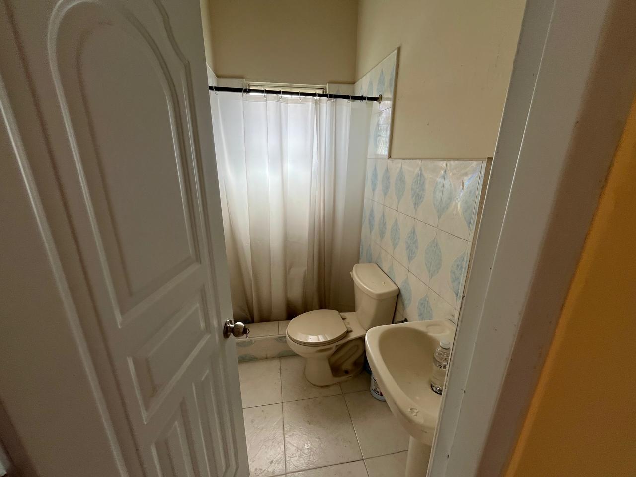 casas - La Romana casa 3 hab amplio patio alquiler y venta 5