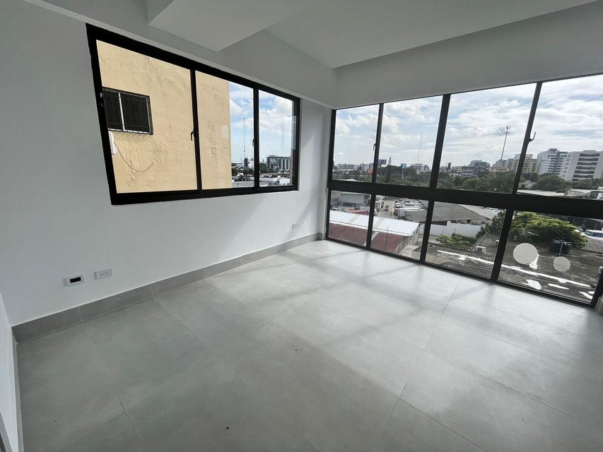 apartamentos - Apartamento en venta, 3 habitaciones, cuarto de servicio, picuzzi, seguridad. 4