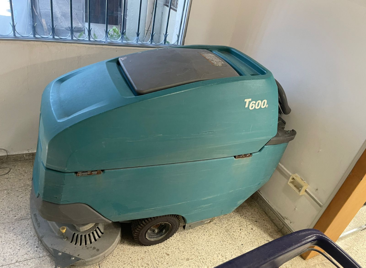 equipos profesionales - Máquina Tennat 600 Americana máquina fregadora  2