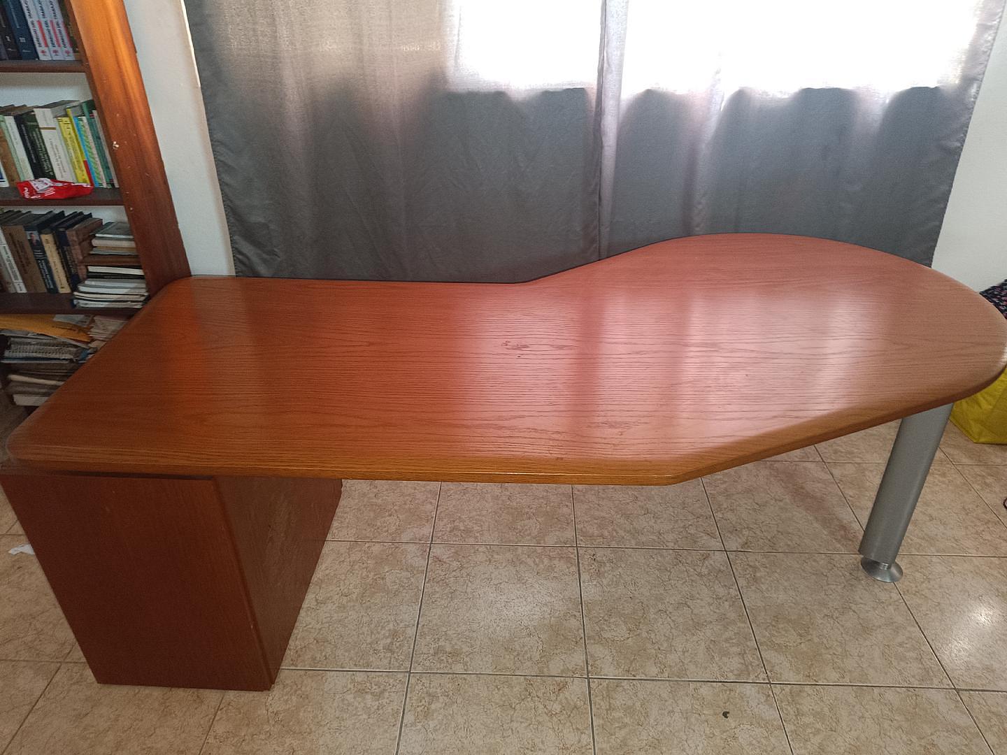 muebles y colchones - SE VENDE ESCRITORIO COMO NUEVO DE OPORTUNIDAD MADERA ROBLE  1