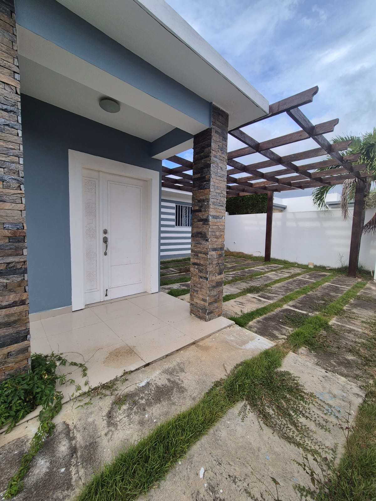 casas - Casa en Residencial Cerrado, Ave. 27 de Febrero 4
