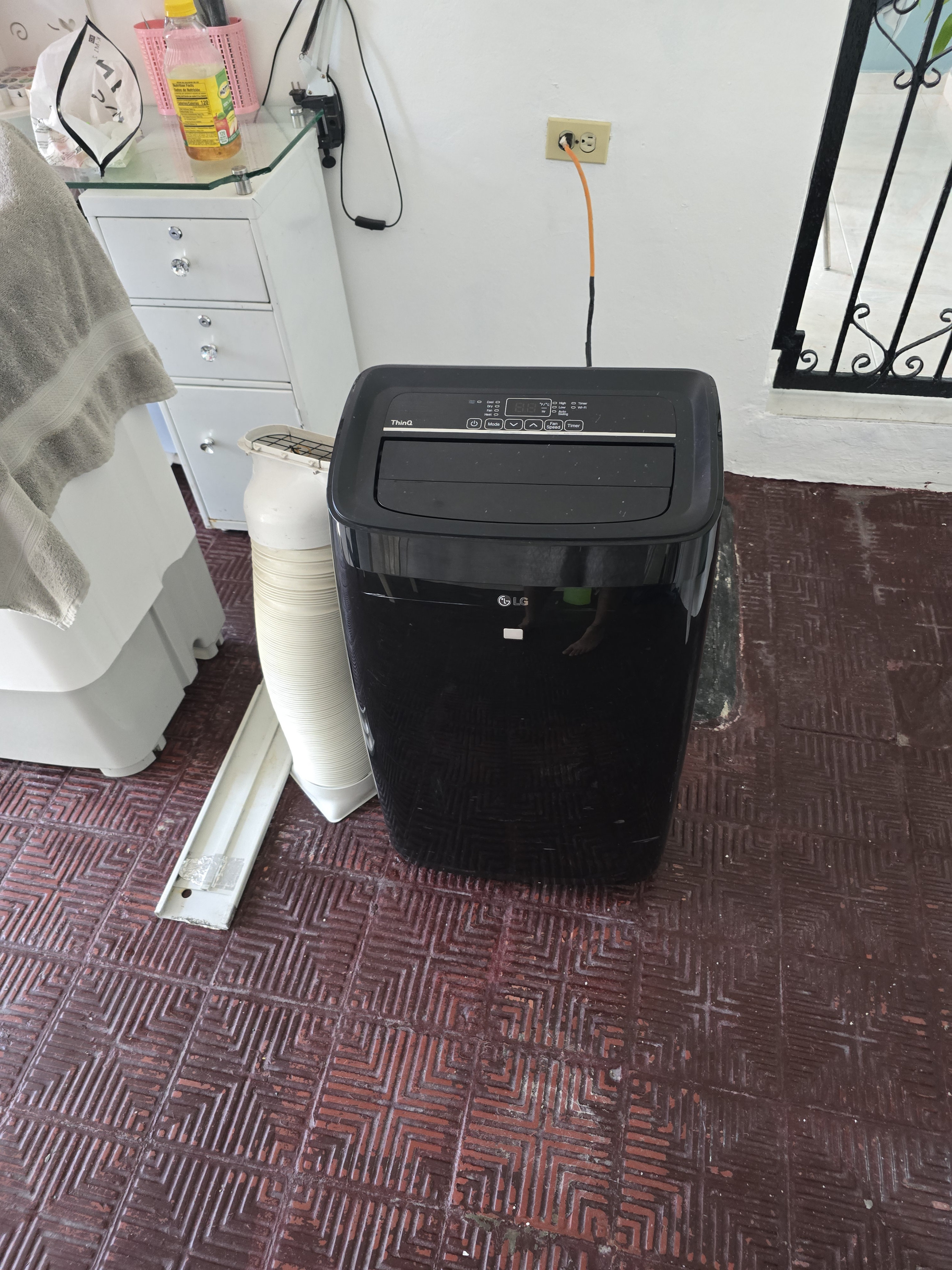 aires acondicionados y abanicos - aire acondicionado portátil merca LG 12000btu luz 110 0