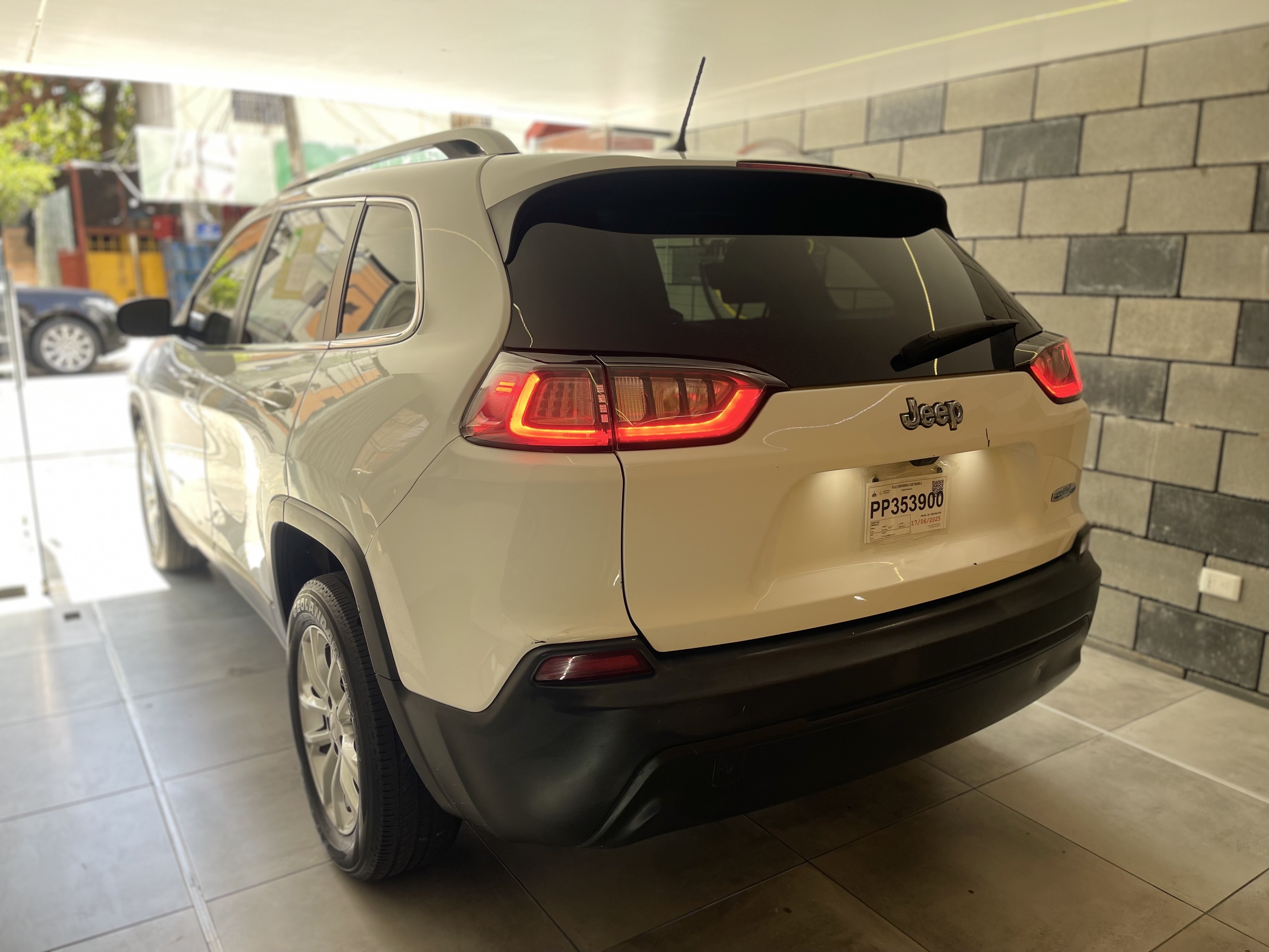 jeepetas y camionetas - JEEP CHEROKEE LATITUDE 2019 EN VENTA 7
