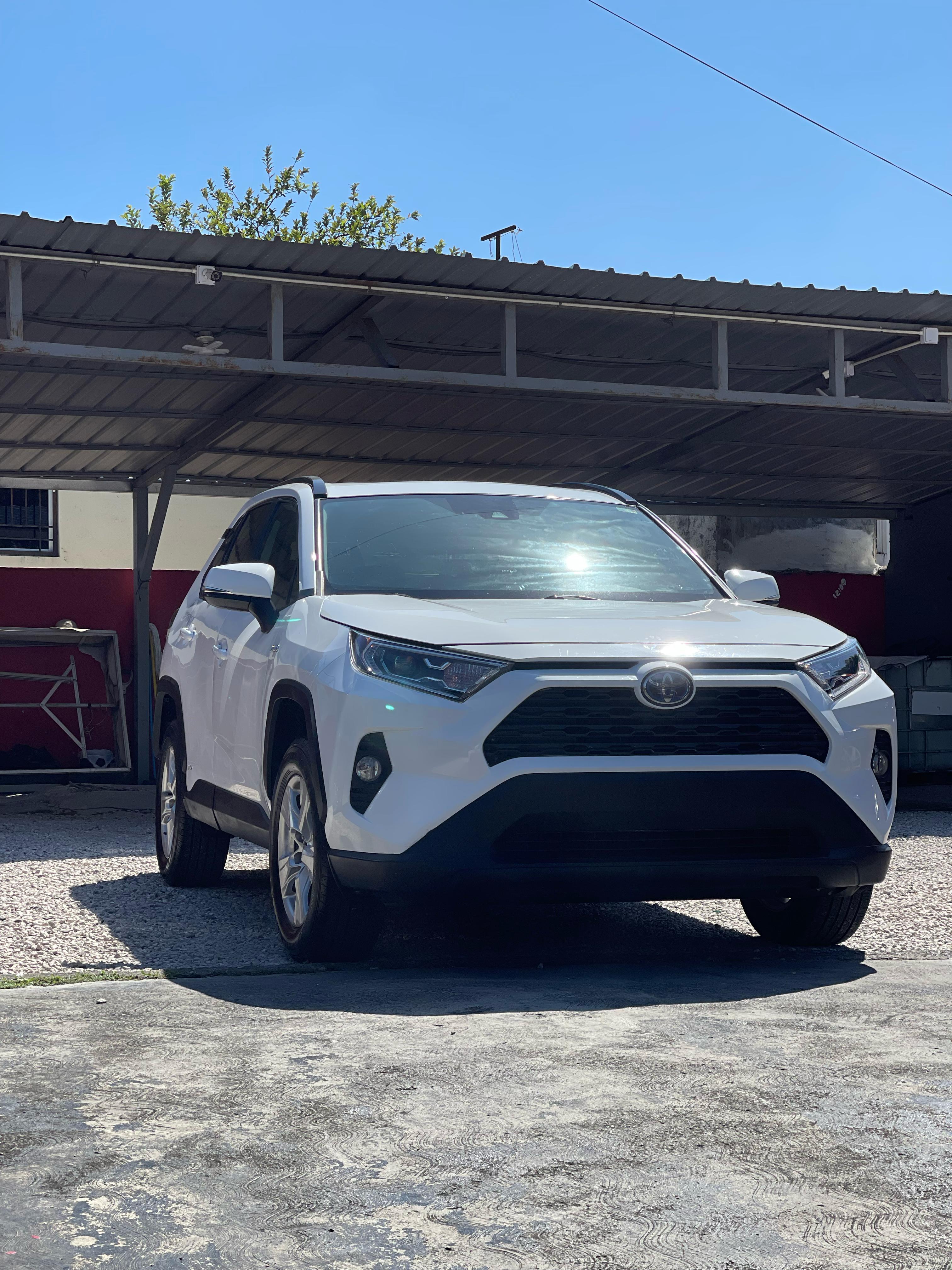 jeepetas y camionetas - TOYOTA RAV4 XLE HYBRID 2020 1