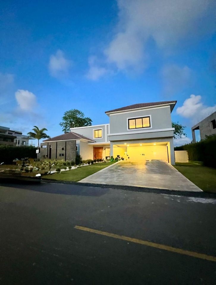 casas vacacionales y villas - Villa en venta o  alquiler en punta cana village 