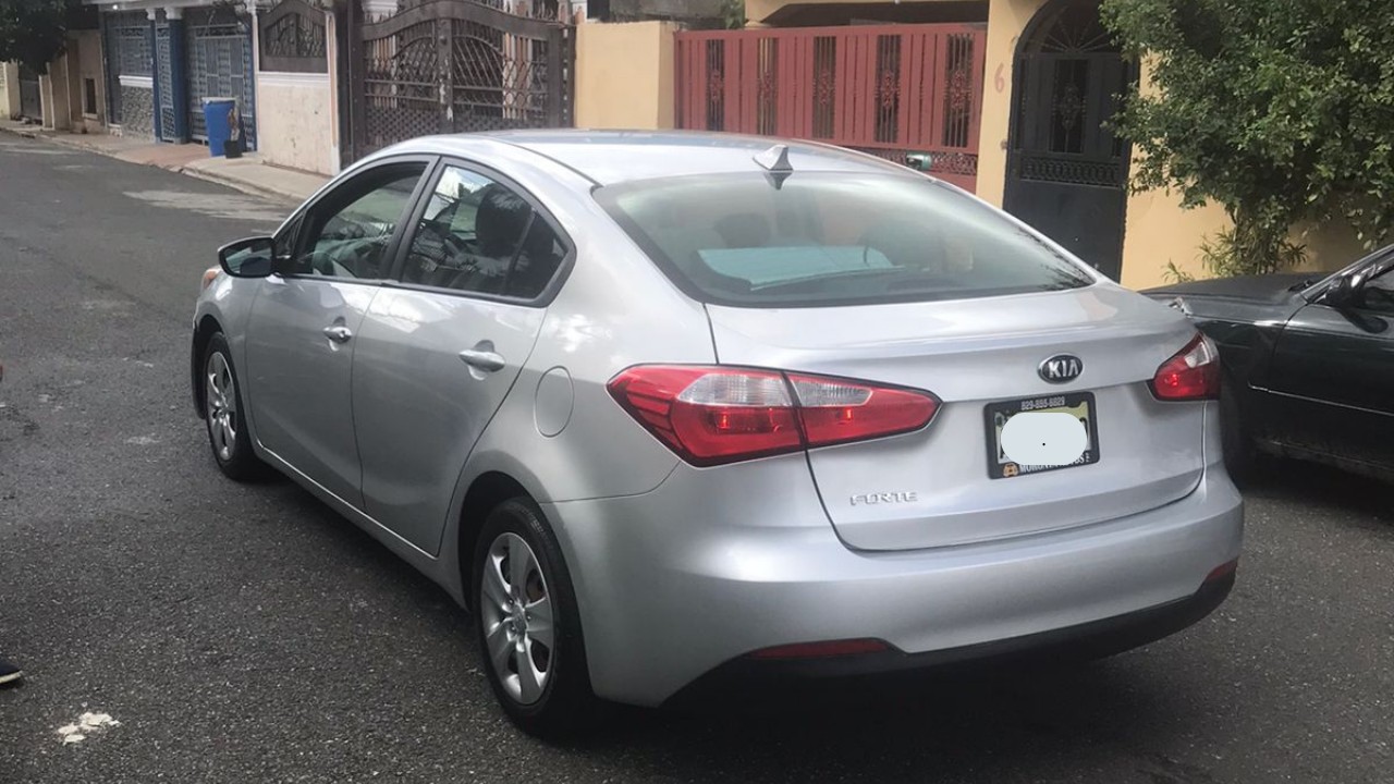 carros - ¡Kia Forte 2016 LX en Venta! Espacioso, Eficiente y Listo para Rodar 4