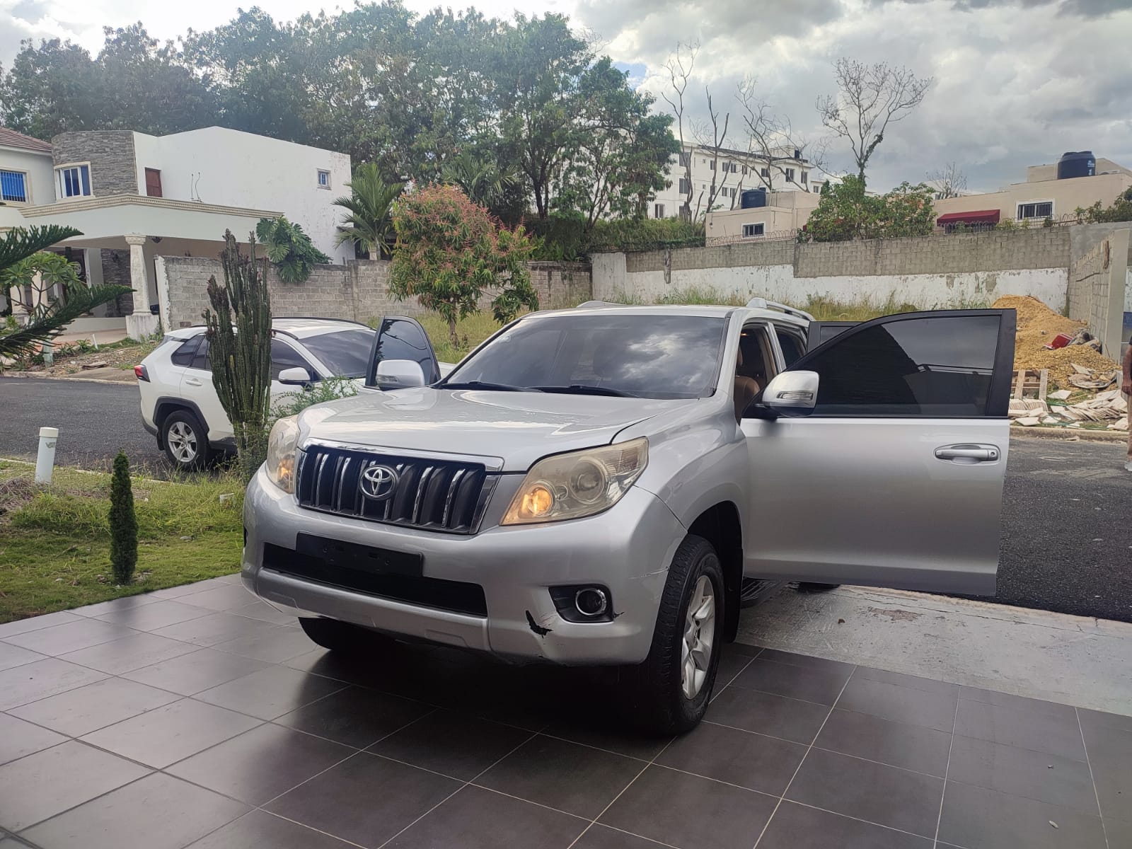 jeepetas y camionetas - De oportunidad, Toyota Land Cruiser Prado 2013  3
