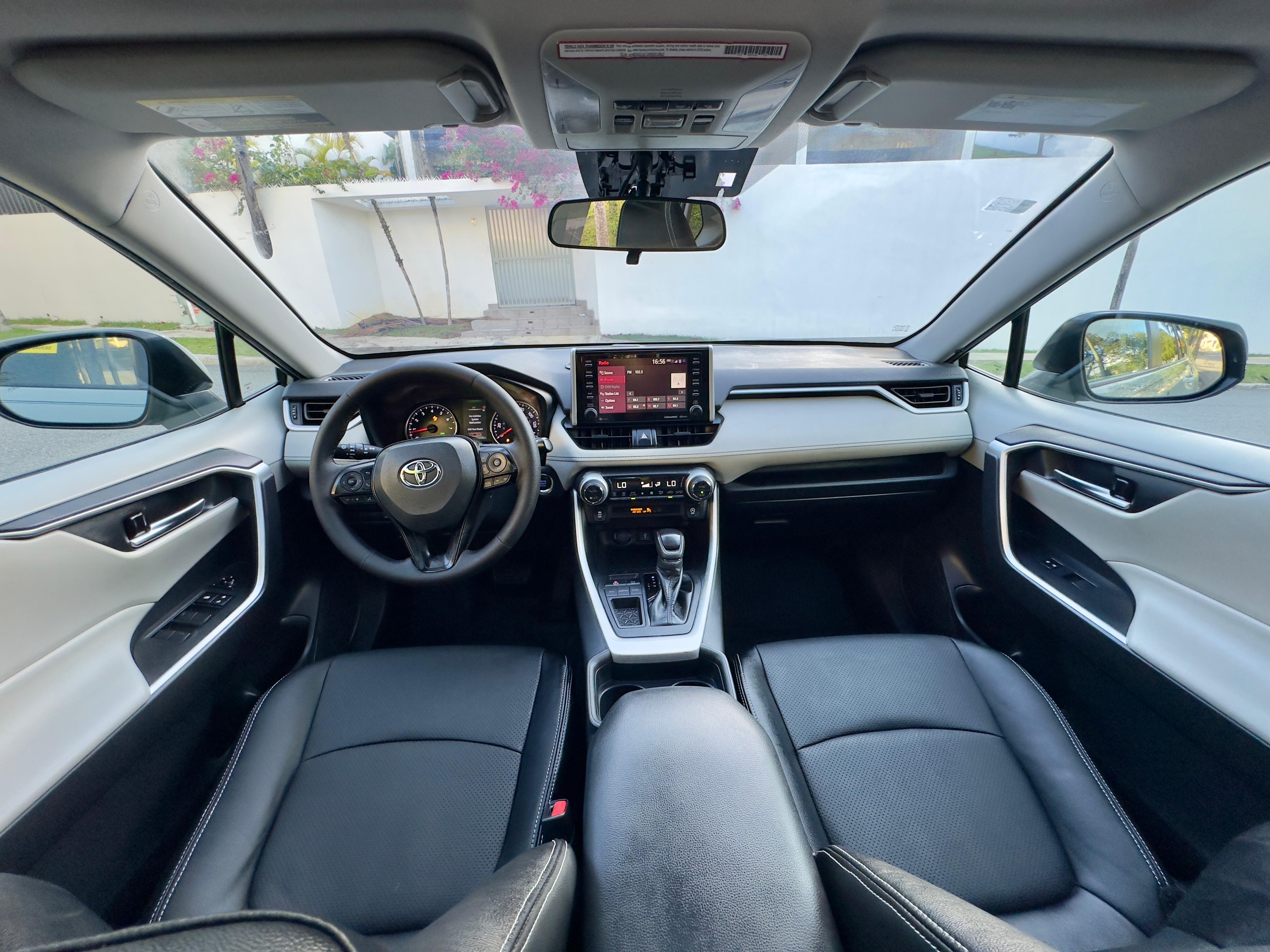 jeepetas y camionetas - Toyota RAV4 XLE 2020 4