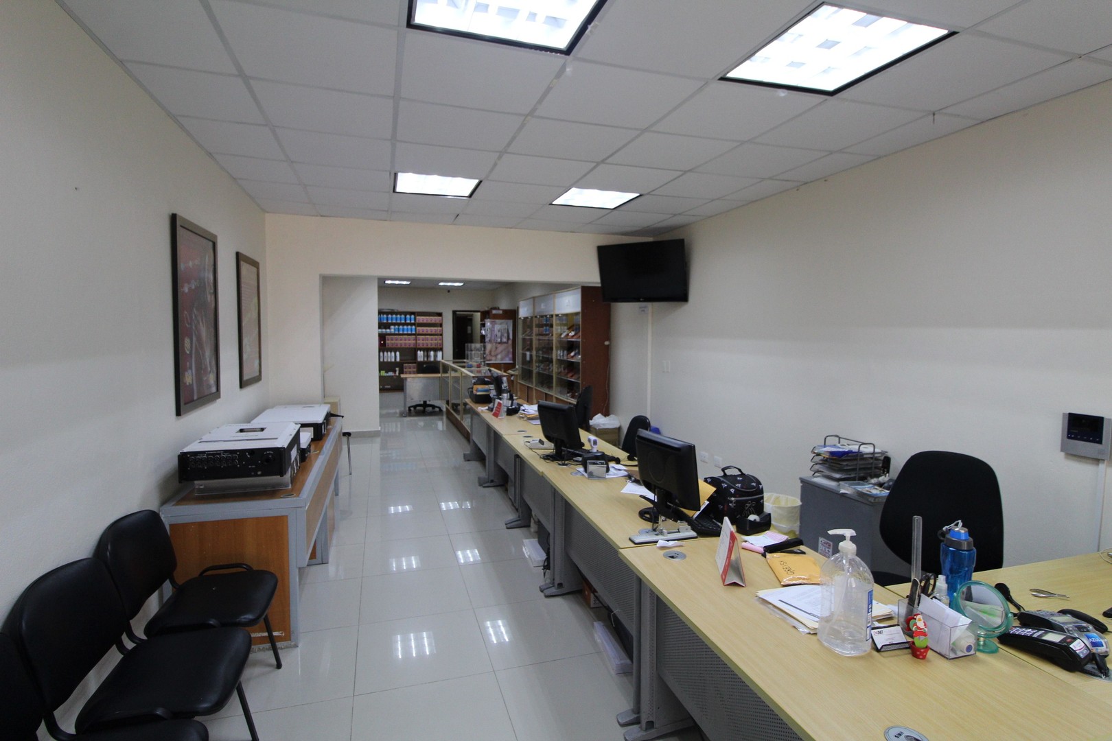 oficinas y locales comerciales - Gazcue edificio comercial 1,500m2 10 parqueos  4