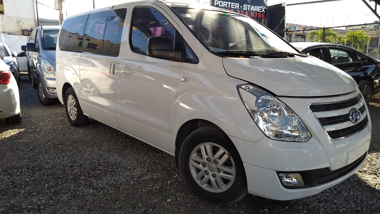 jeepetas y camionetas - HYUNDAI  STAREX 2017 BLANCA 2