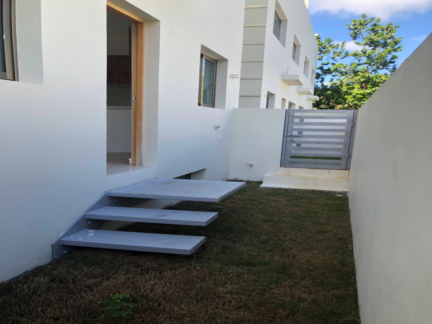 casas - TOWNHOUSE En venta En Colinas de Los Rios 3 niveles 3 habitaciones 2 parqueos Zo 9