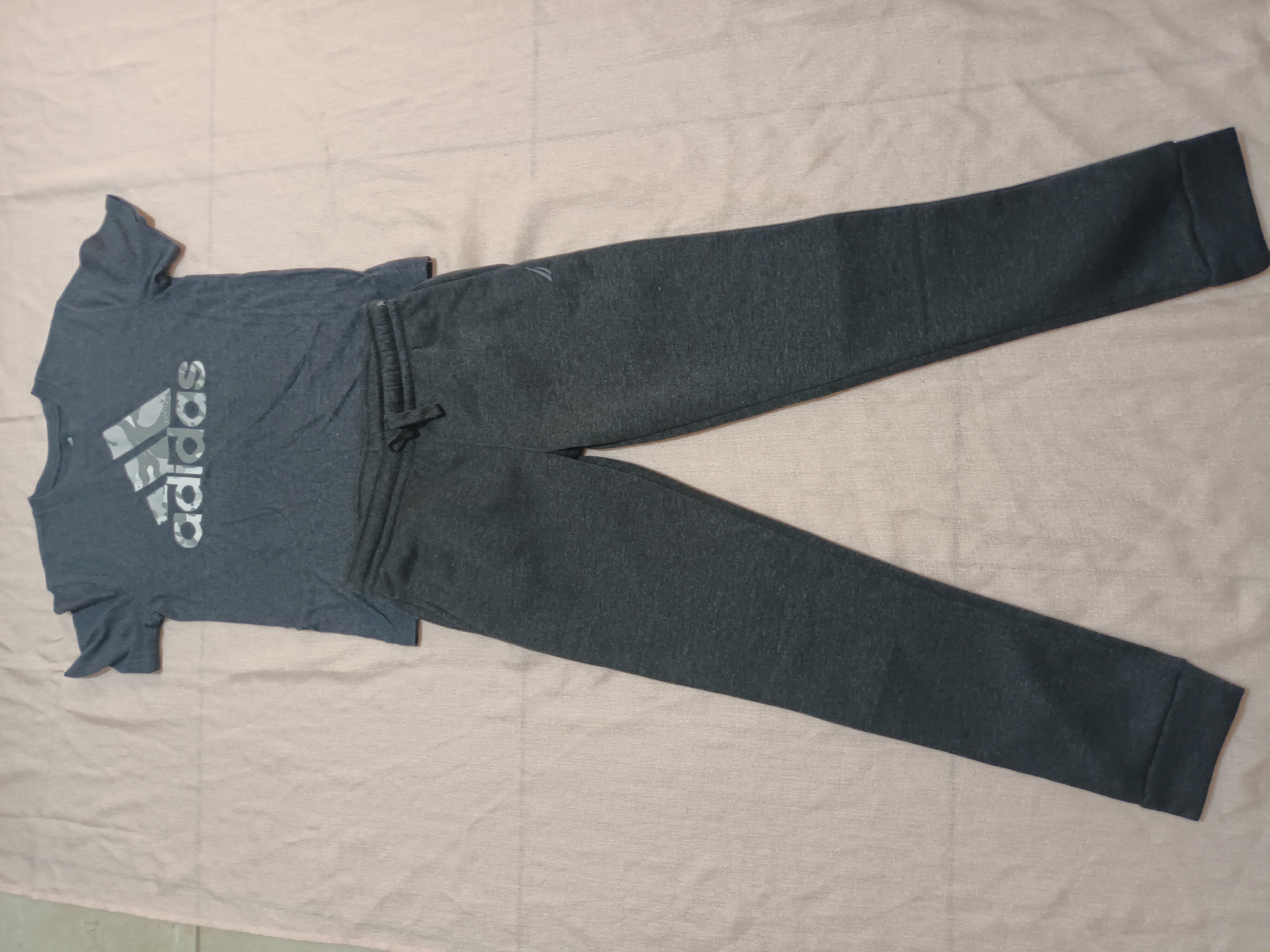 ropa para hombre - Vendo lote de 40 piezas de ropa para niños. 4
