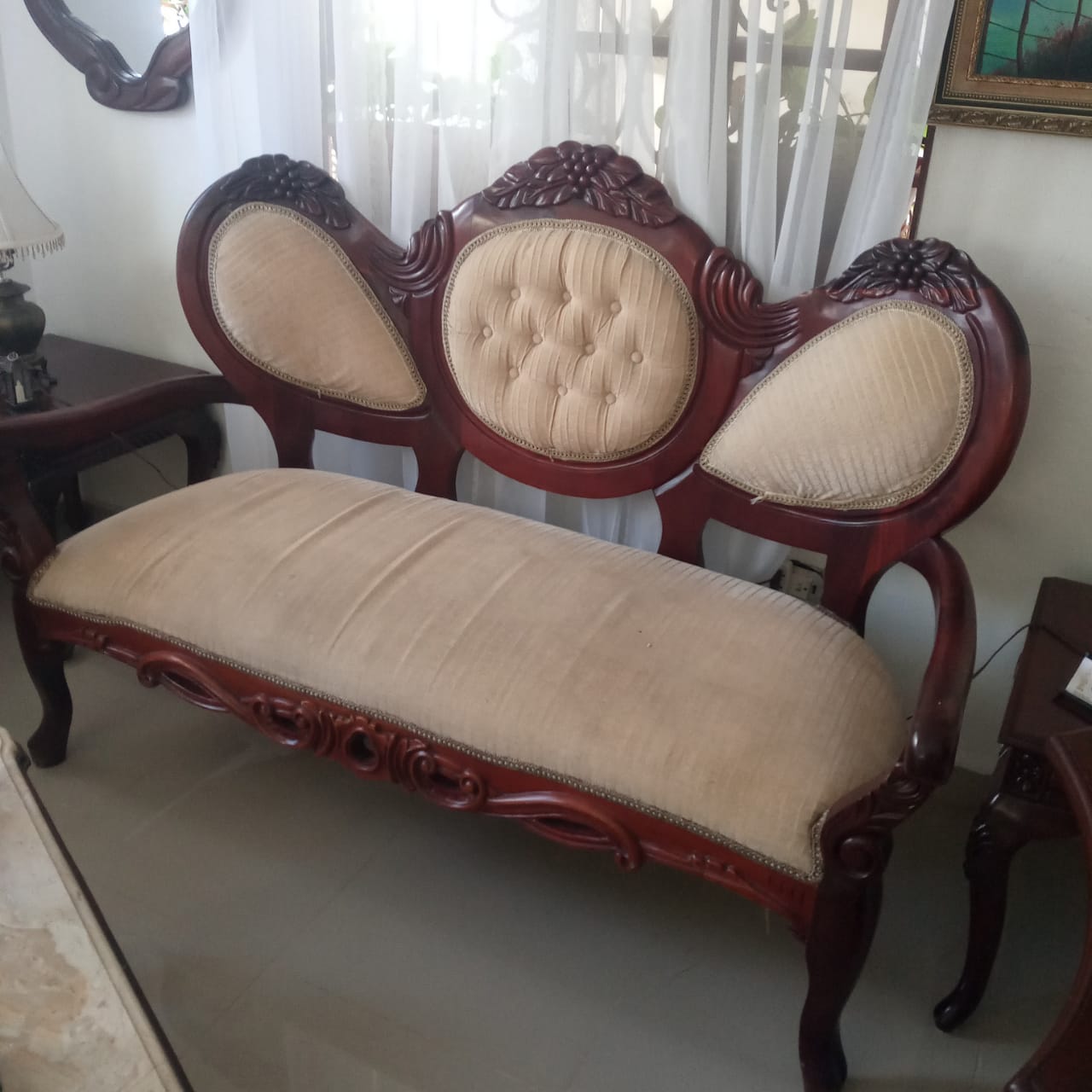 muebles y colchones - Sala Completa de Madera Caoba – Clásica y Sofisticada 4