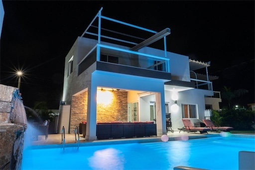 casas vacacionales y villas - Venta de Villa full amueblada con piscina y 2 vehículos en Bavaro punta cana 3