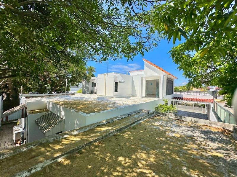 casas - ***SE VENDE***
AMPLIA RESIDENCIA EN LA CASTELLANA

Solar 499.88M2 
Construcción 