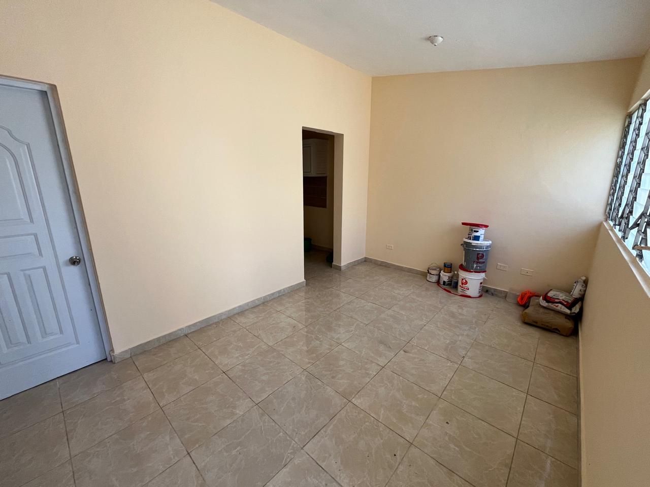 casas - La Romana casa 3 hab amplio patio alquiler y venta 6