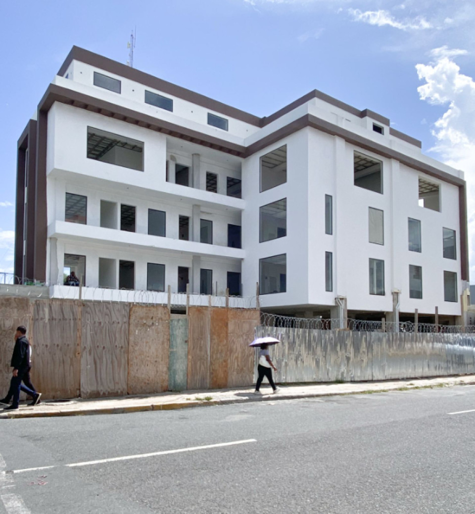 oficinas y locales comerciales - LOCALES EN VENTA, PLAZA EN MIRAFLORES
