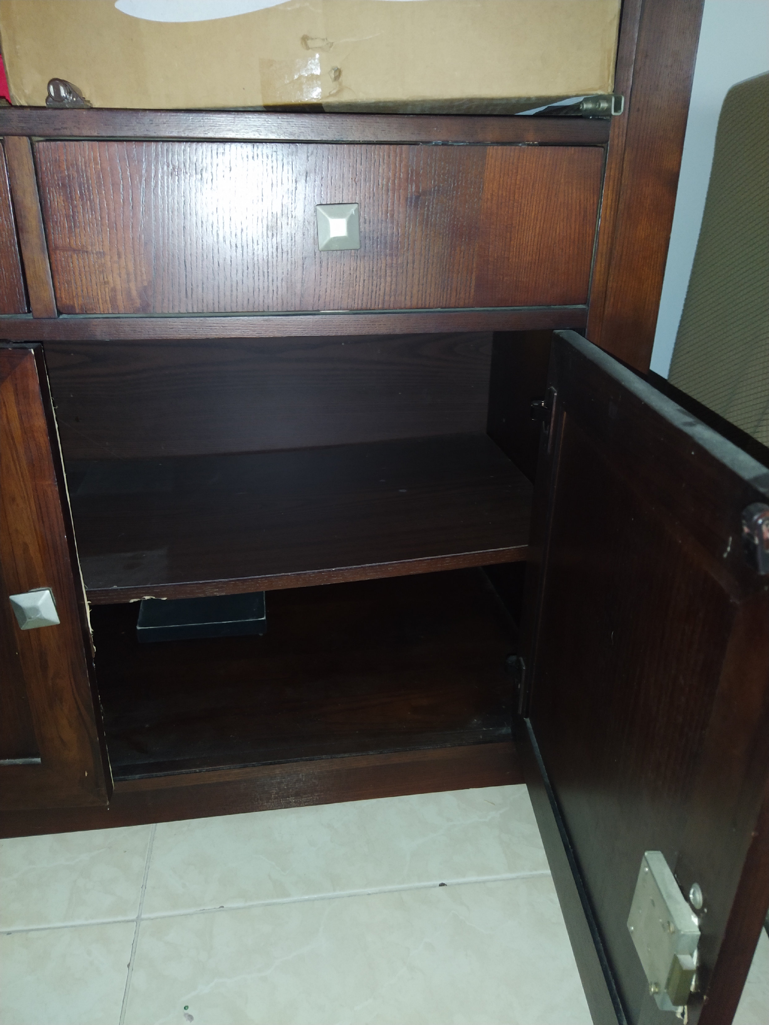 muebles y colchones - Vitrina 1