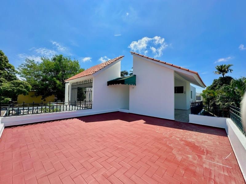 casas - ***SE VENDE***
AMPLIA RESIDENCIA EN LA CASTELLANA

Solar 499.88M2 
Construcción  1