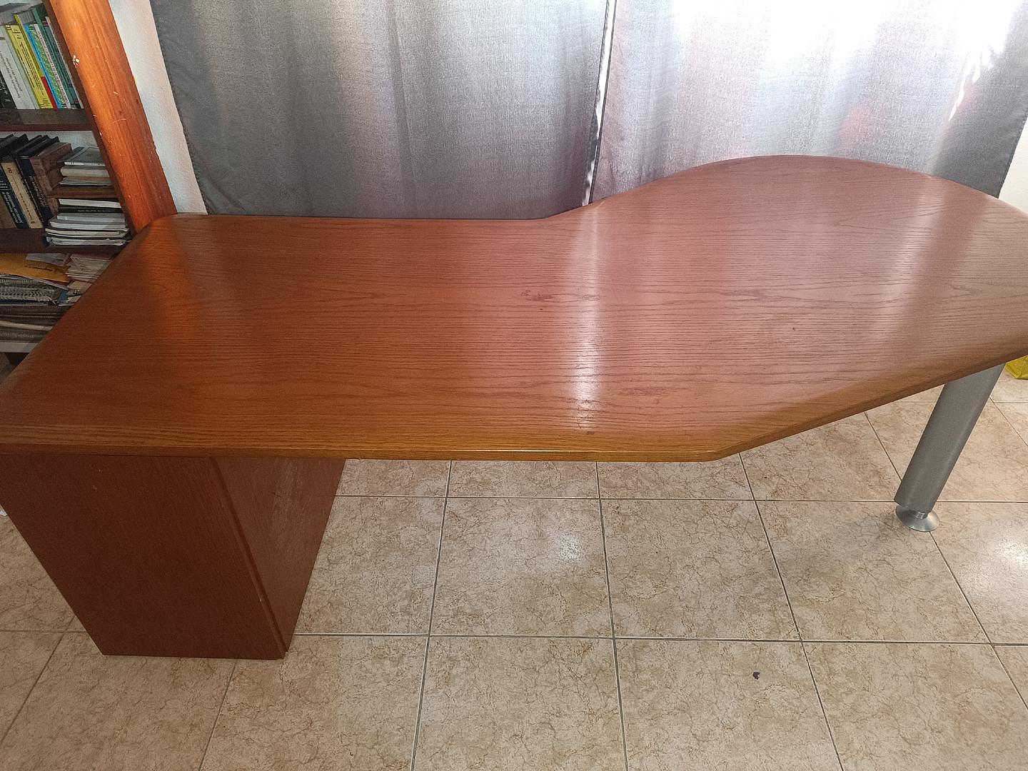 muebles y colchones - SE VENDE ESCRITORIO COMO NUEVO DE OPORTUNIDAD MADERA ROBLE  3