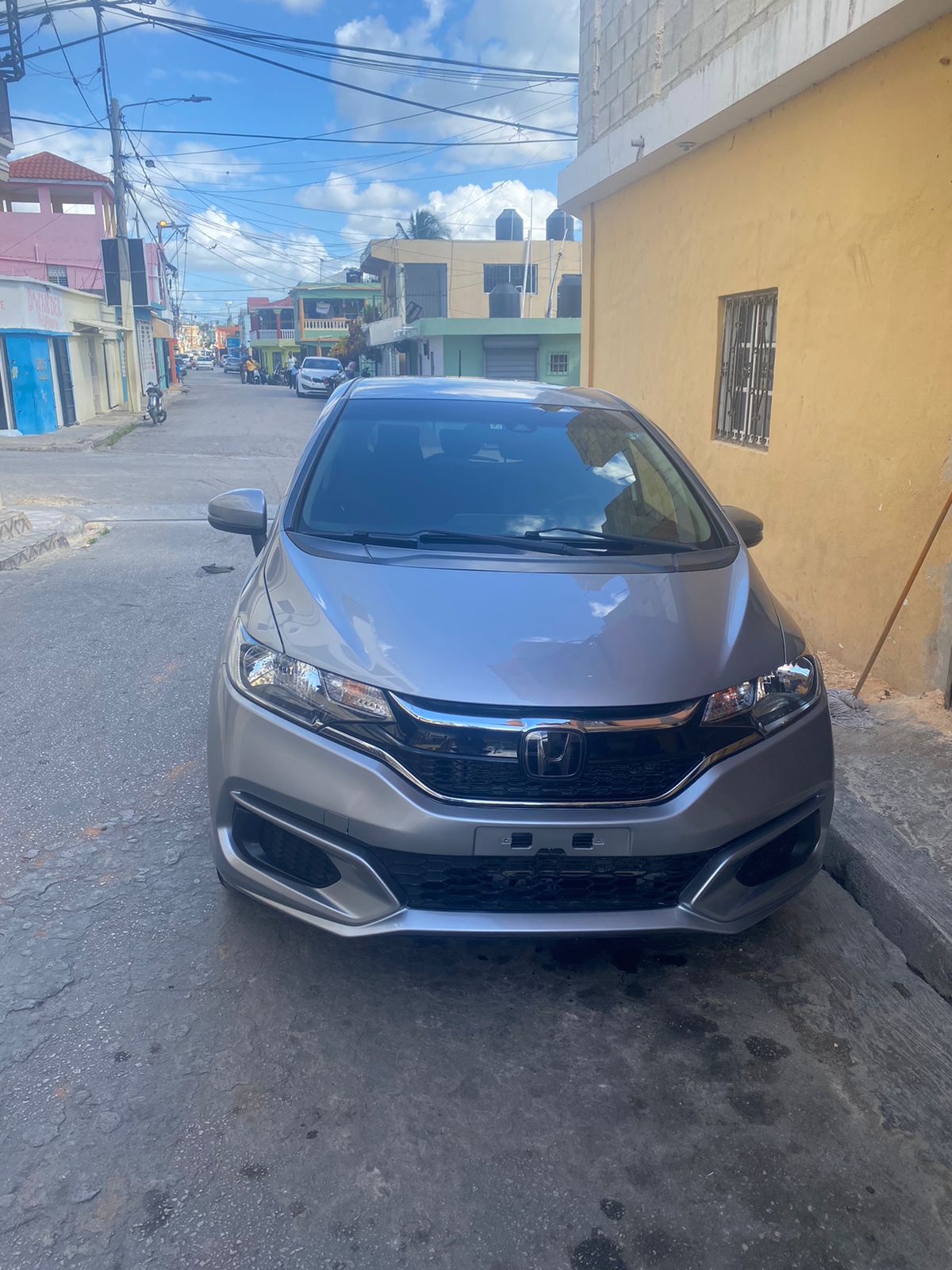 carros - VENDO HONDA FIT 2019 CON UN SOLO DUEÑO NEGOCIABLE POR MOTIVO DE VIAJE