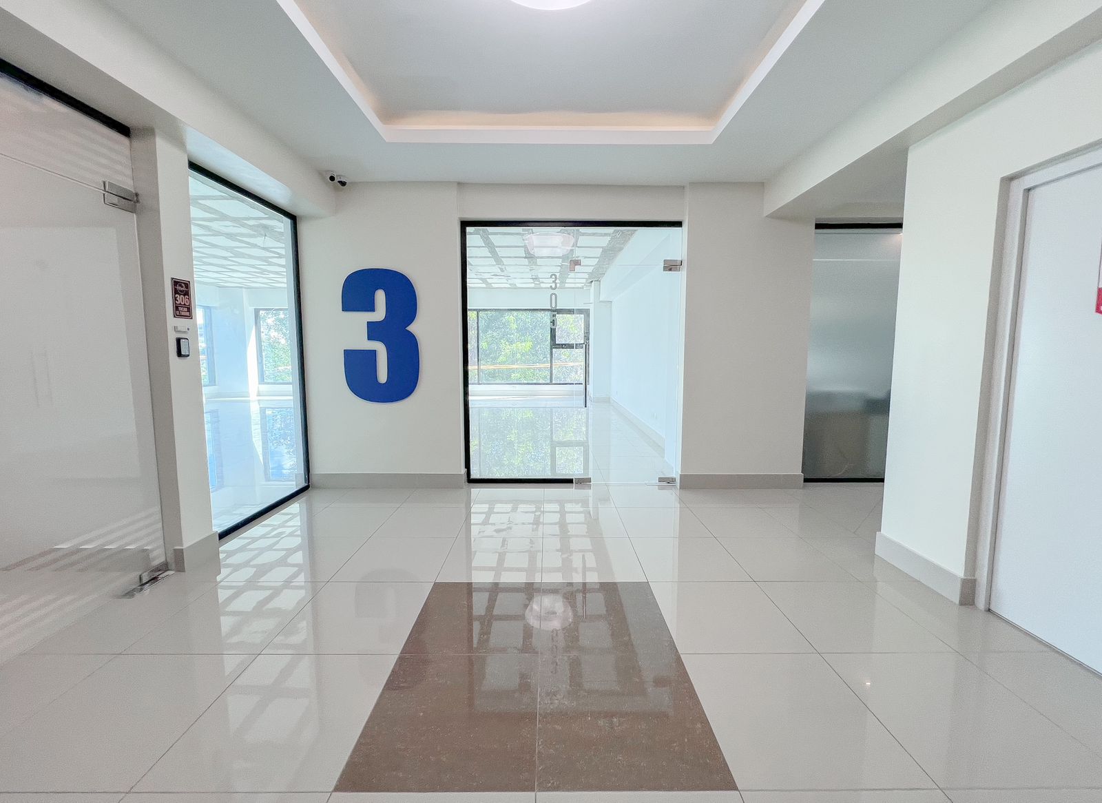 oficinas y locales comerciales - Mirador Sur,  Local En Venta En Torre Empresarial 3