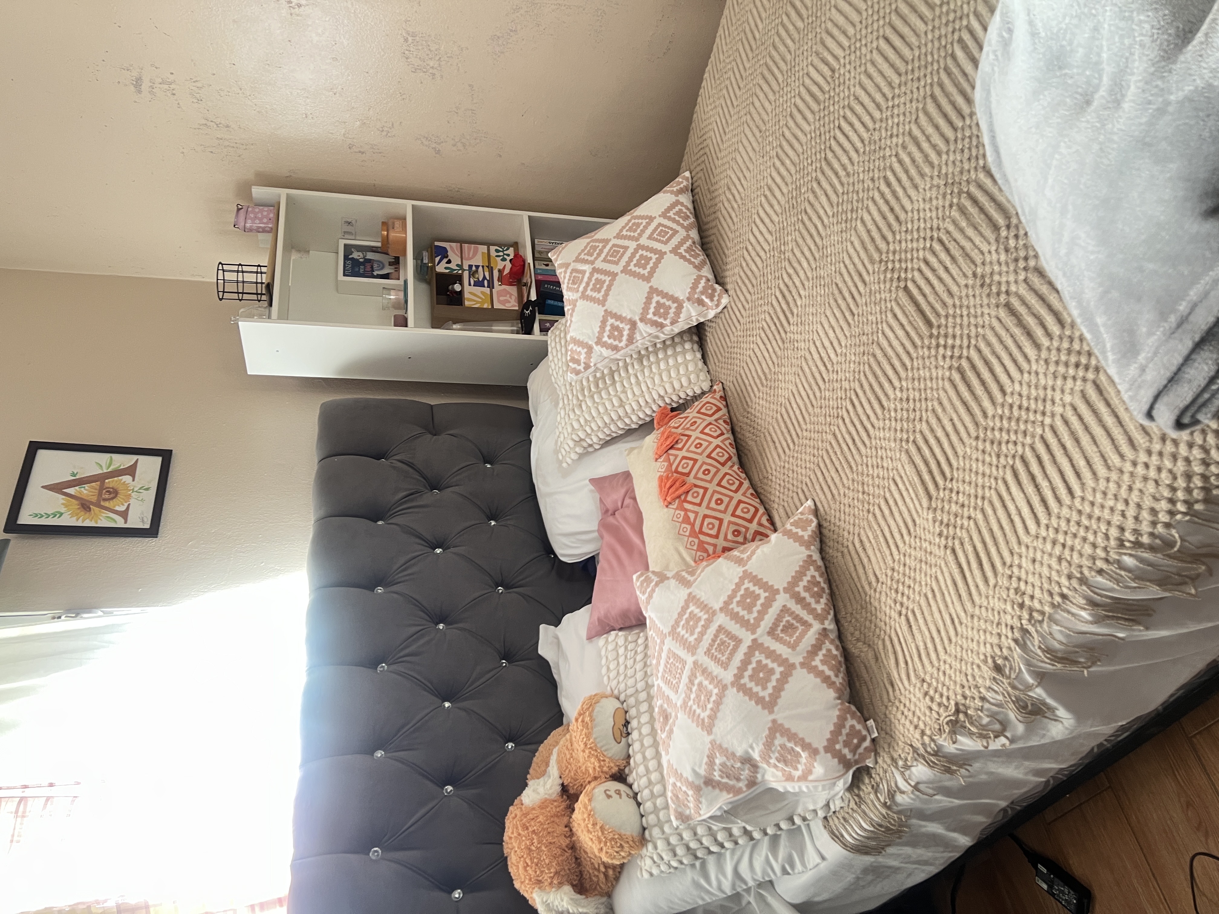 muebles y colchones - CAMA QUEEN CON COLCHÓN COMO NUEVA. PRECIO NEGOCIABLE  0