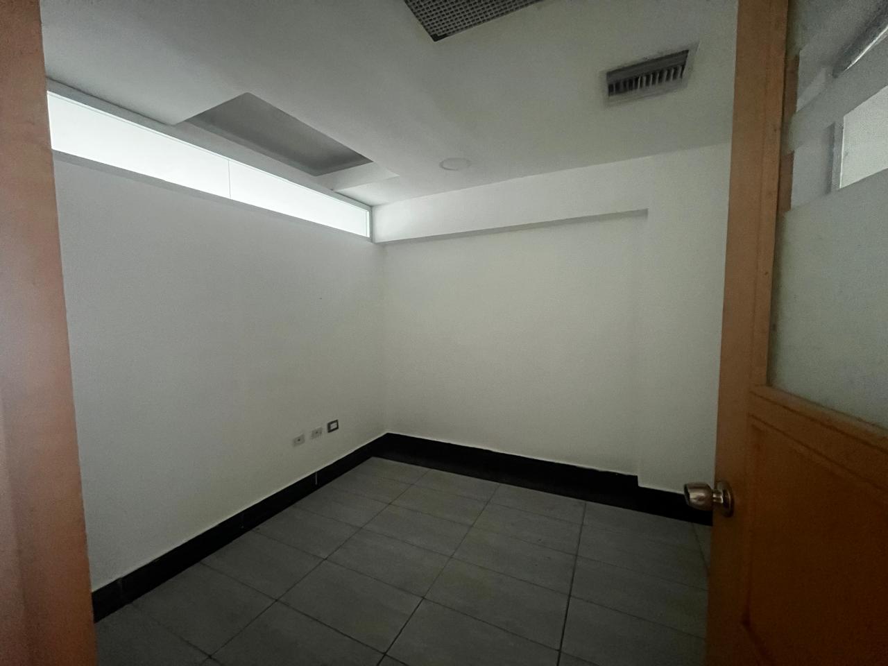 oficinas y locales comerciales - Oficina Alquiler Naco de 120 m2 – Segundo Nivel  0