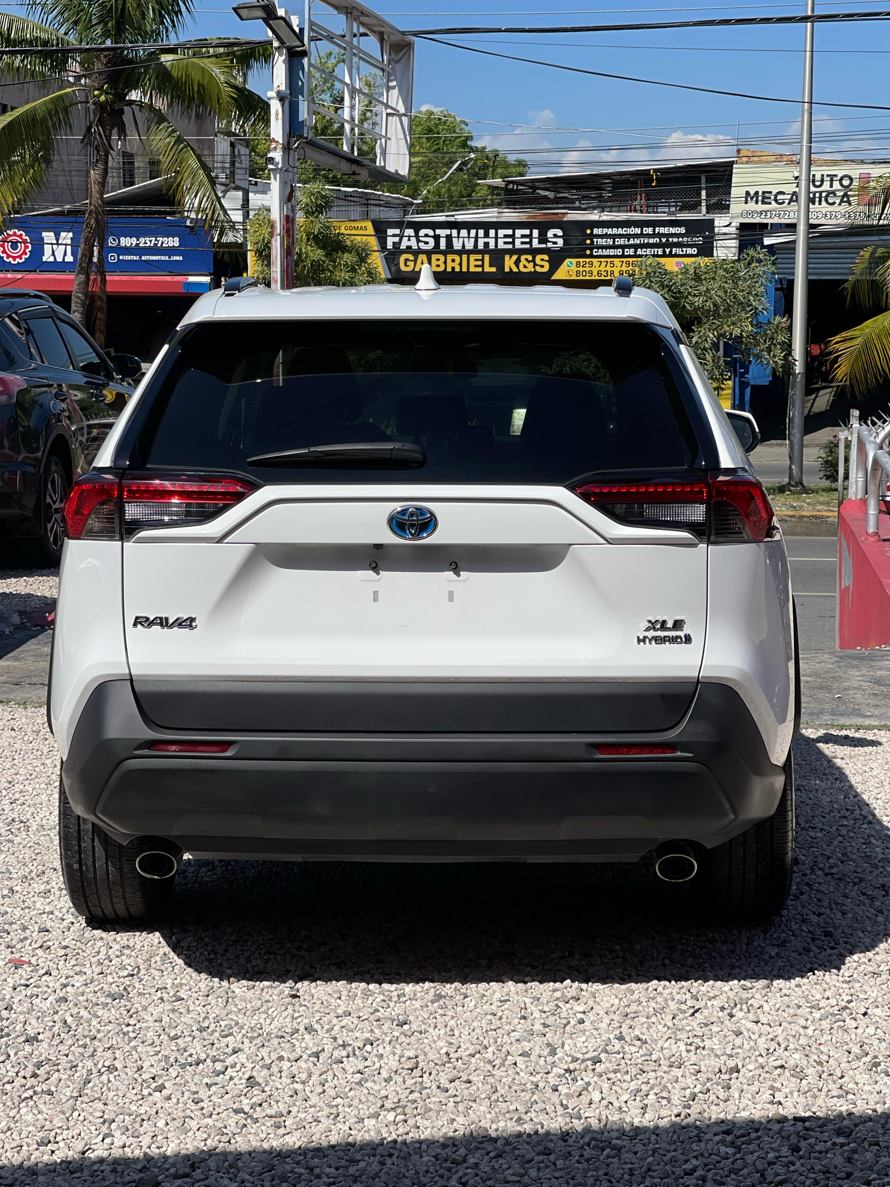 jeepetas y camionetas - TOYOTA RAV4 XLE HYBRID 2020 3