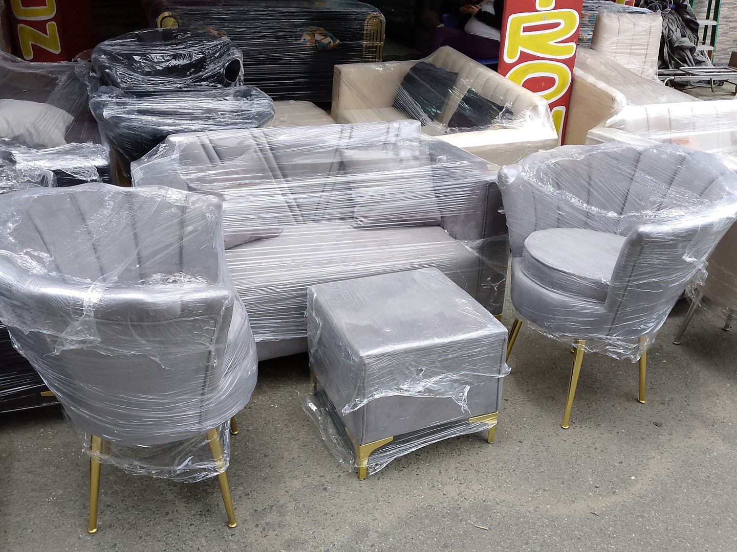 electrodomesticos - Mueble de 2 con su 2 sillas flor y su mesa en oferta  1
