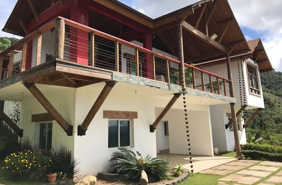 casas vacacionales y villas - Villa de 4 habitaciones en Jarabacoa 0