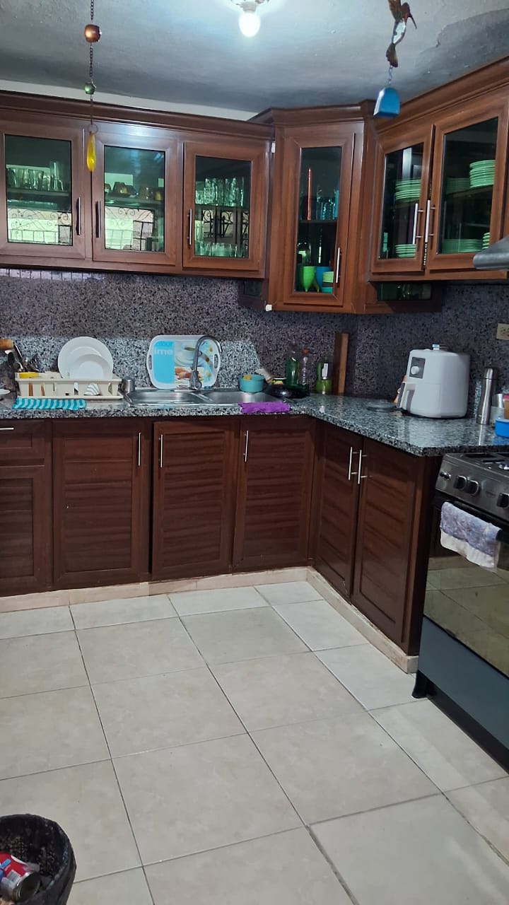 casas - VENTA DE CASA DE DOS NIVELES EN EL INVI 