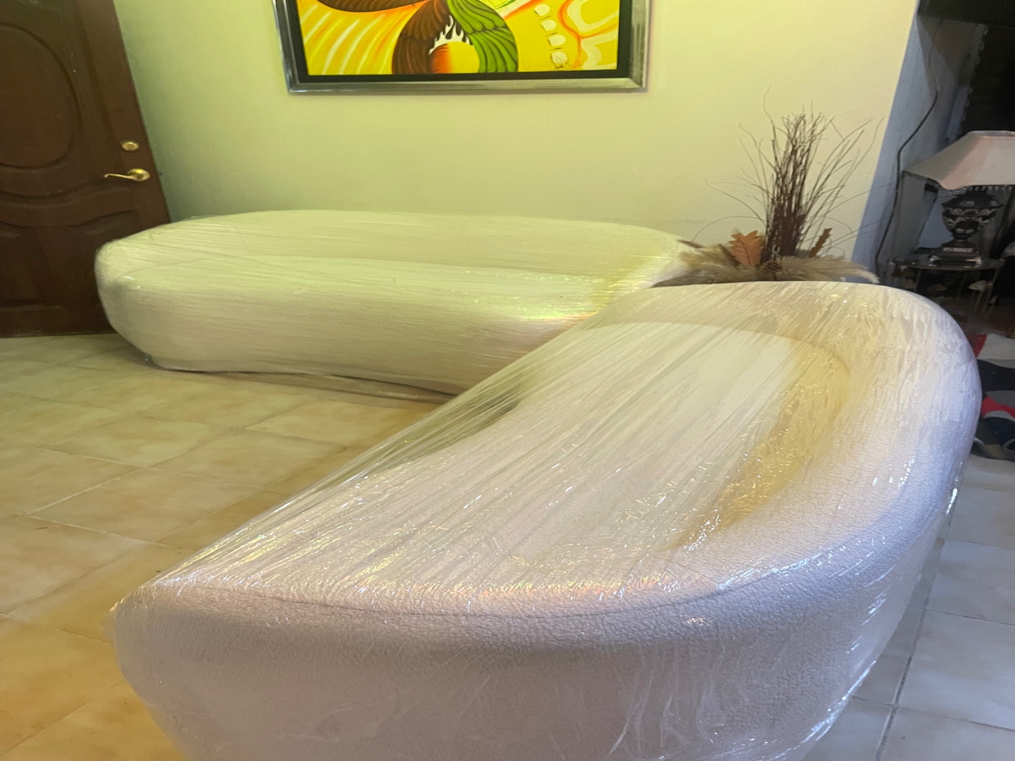 muebles y colchones - Muebles nuevo son tres dos de 3 y una butaca color crema claro  1