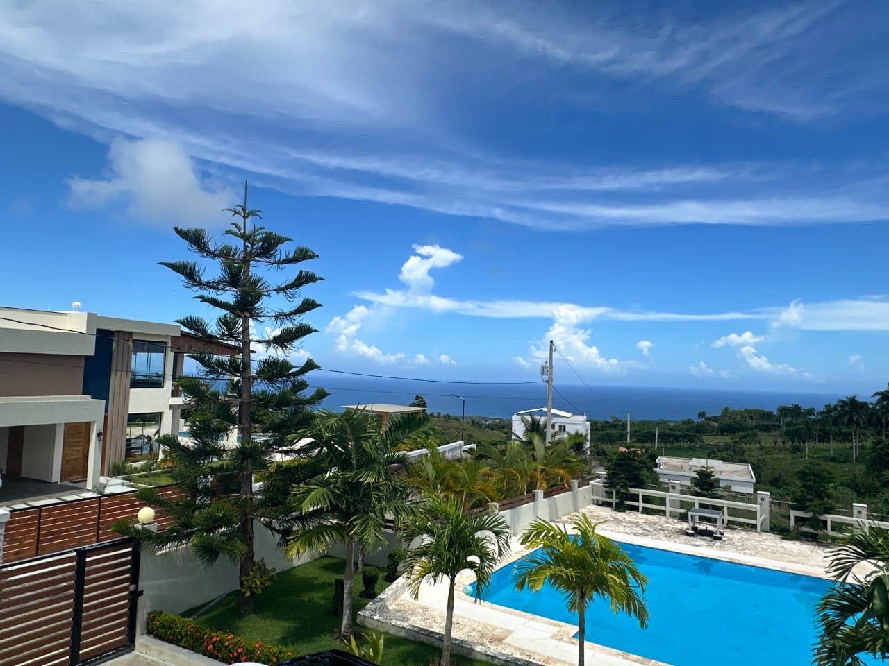 casas - casa vacacional de dos niveles en amplio terreno en Cabrera nagua vista al mar 4