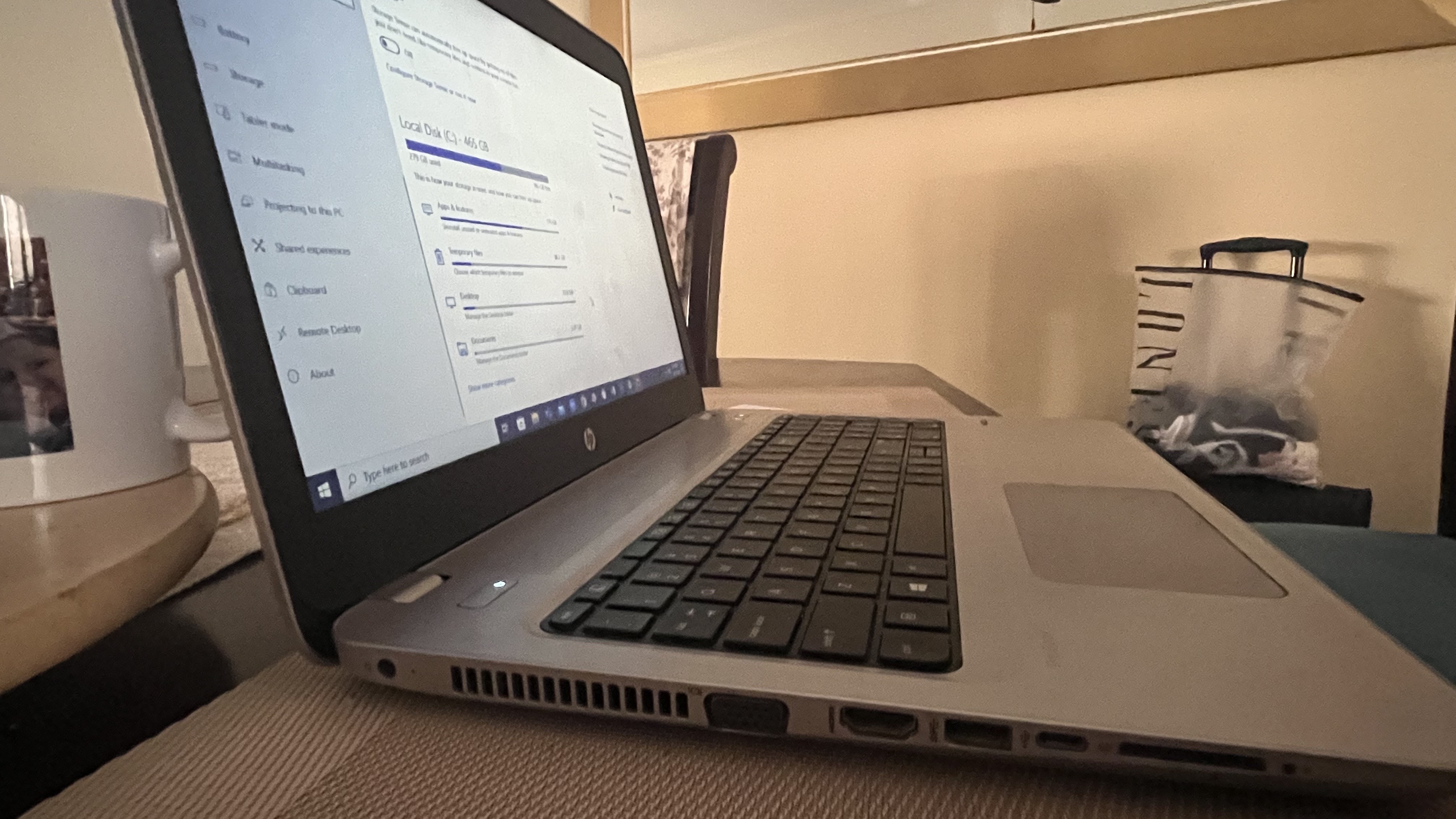 computadoras y laptops - Vendo computadora de escritorio HP 4