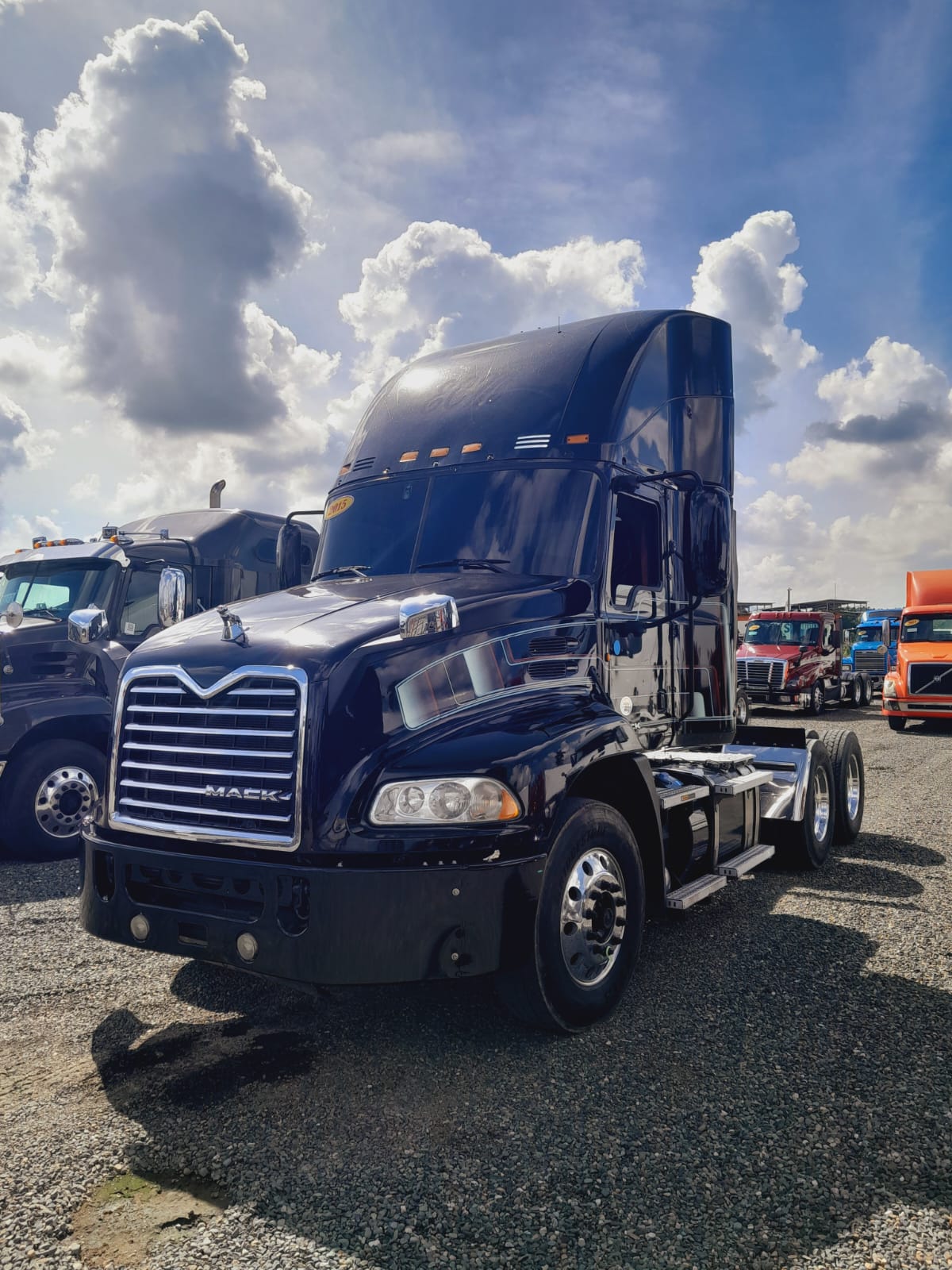 camiones y vehiculos pesados - Mack Pinnacle año 2015 8