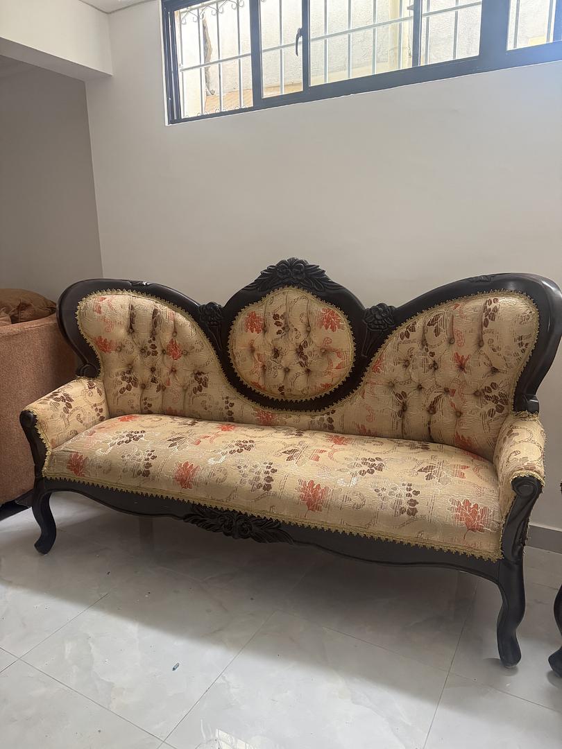 muebles y colchones - Encanto Colonial en Caoba: 3 Muebles + Mesa, ¡Oportunidad Única! 1