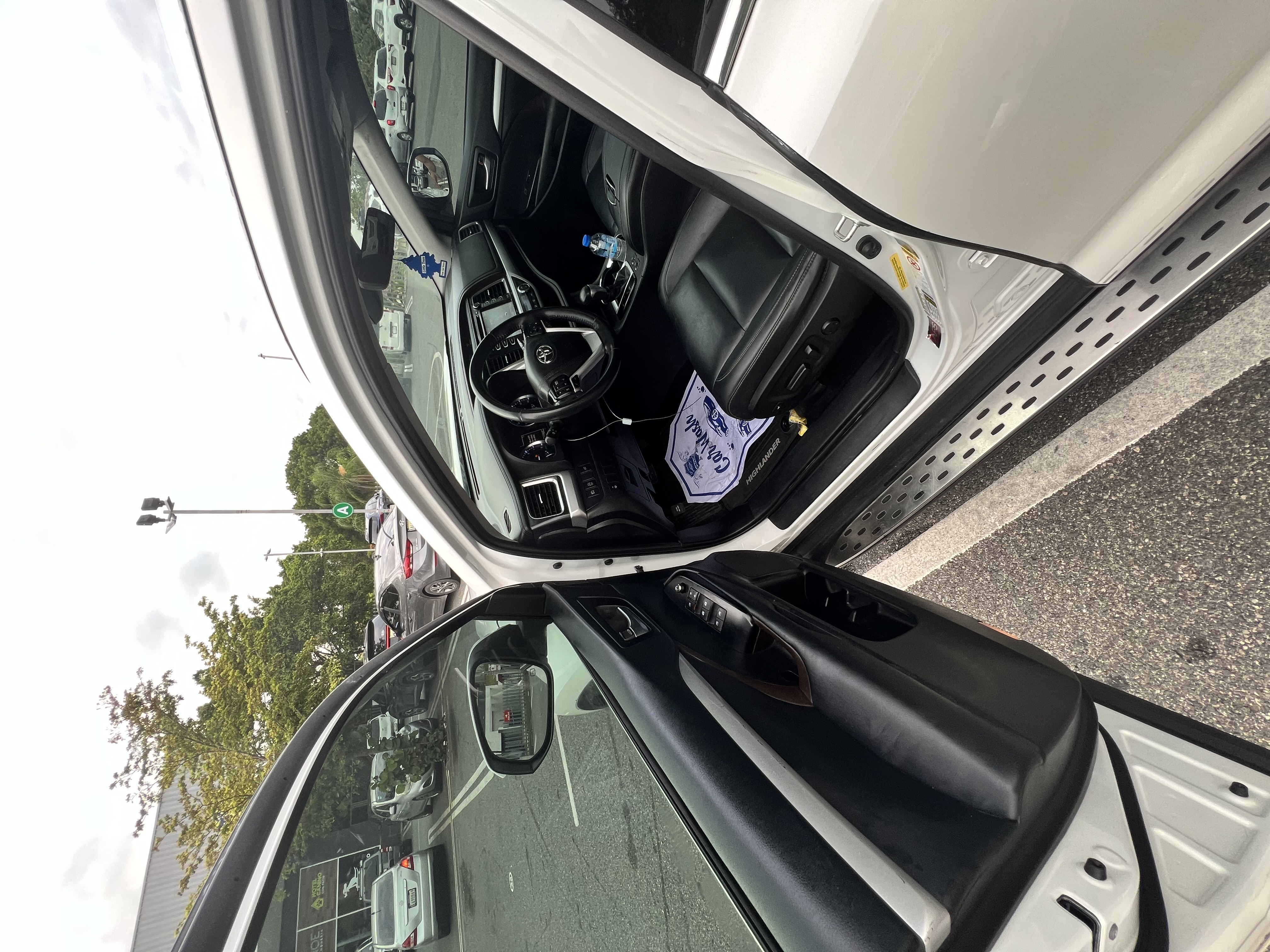 jeepetas y camionetas - Toyota Highlander XLE 2019 Clean 8