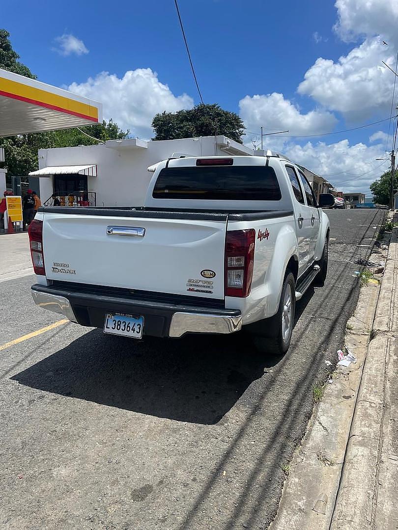 jeepetas y camionetas - camioneta Isuzu full 2019 
