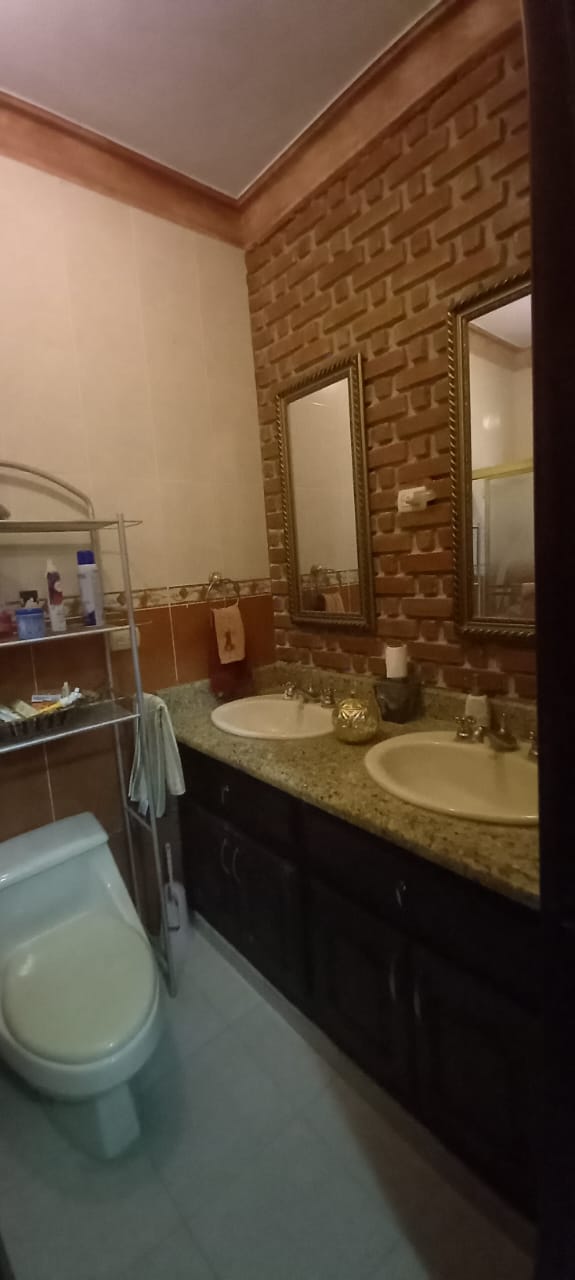 casas - Amplia Vivienda ubicada en Urb. Thomen  5