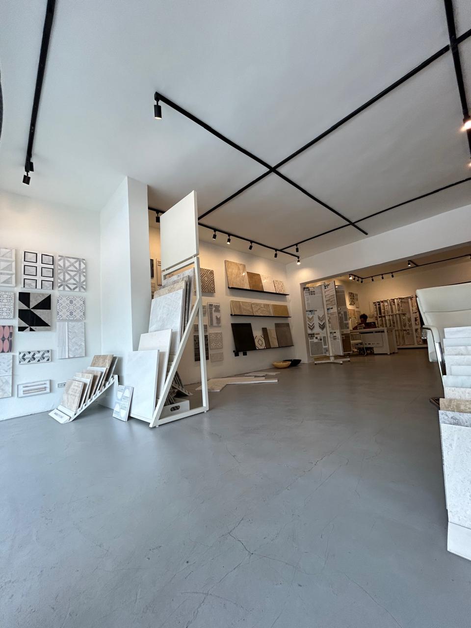 oficinas y locales comerciales - OPORTUNIDAD AMPLIO LOCAL DE DOS NIVELE 25 FEBRERO 1