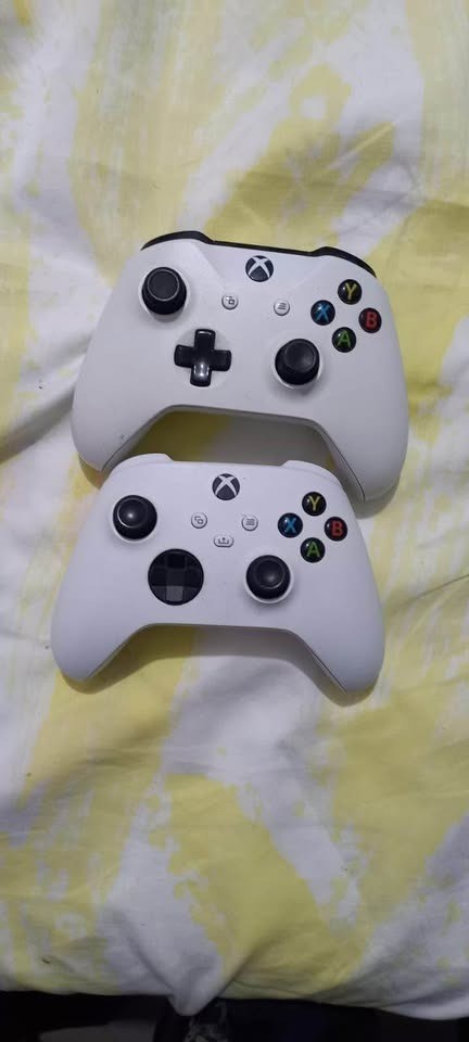consolas y videojuegos - Xbox one S Con dos controles con una muy buena condición( muy negociable) 3