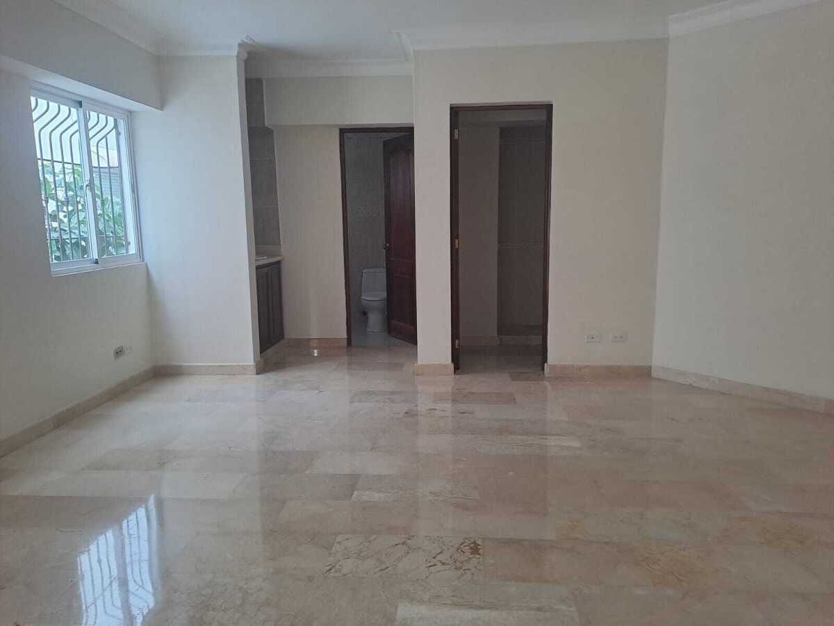 apartamentos - Apartamento 2do piso   Urb. Real  7