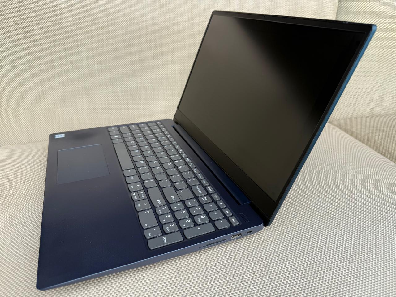 computadoras y laptops - Lenovo Ideapad 330S – Pantalla 15.6", Intel i3 0