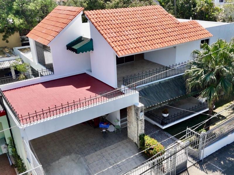 casas - ***SE VENDE***
AMPLIA RESIDENCIA EN LA CASTELLANA

Solar 499.88M2 
Construcción  2