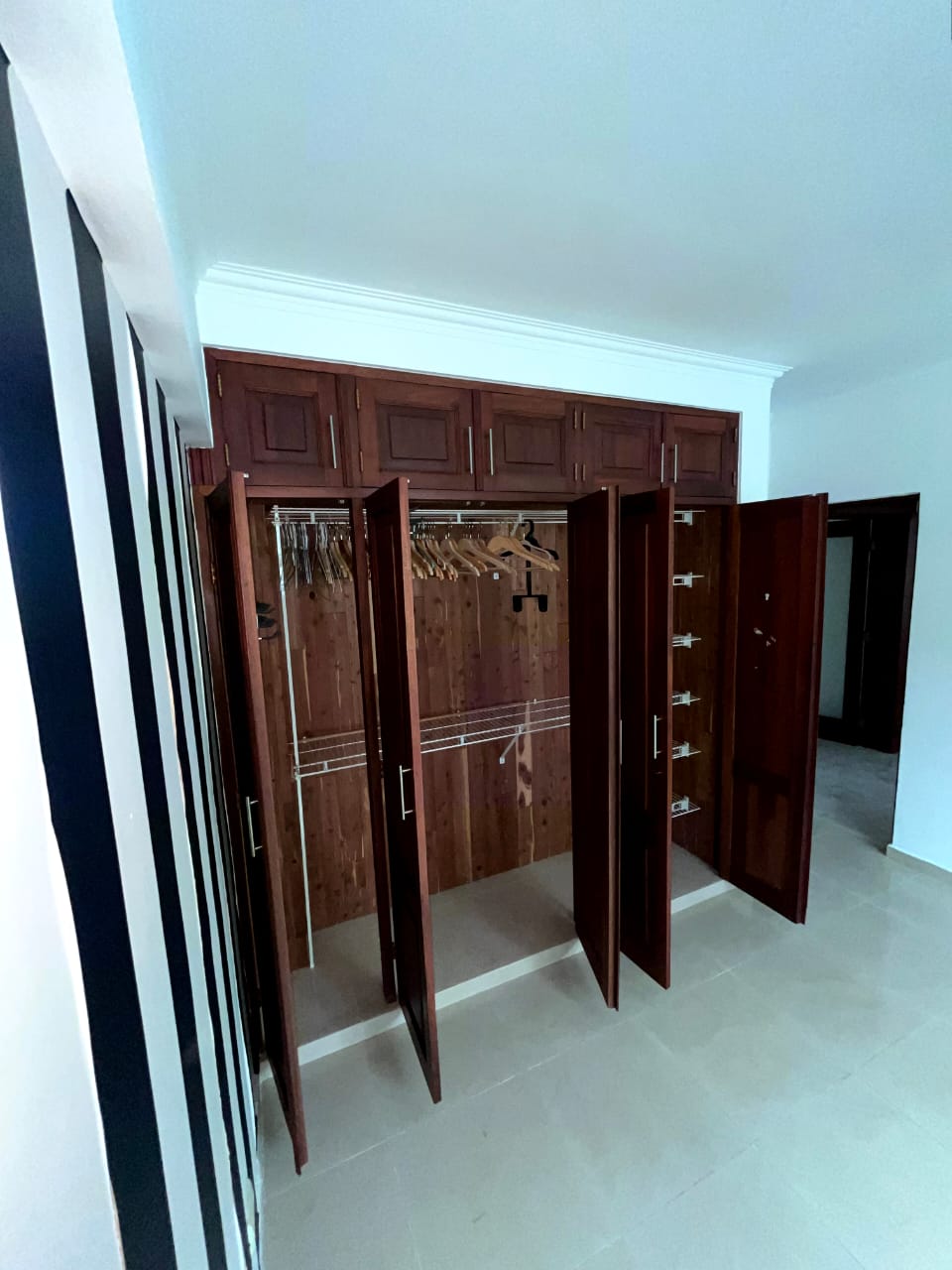 apartamentos - VENDO APART. DE 186 MTS EN TORRE FAMILIAR EVARISTO 6