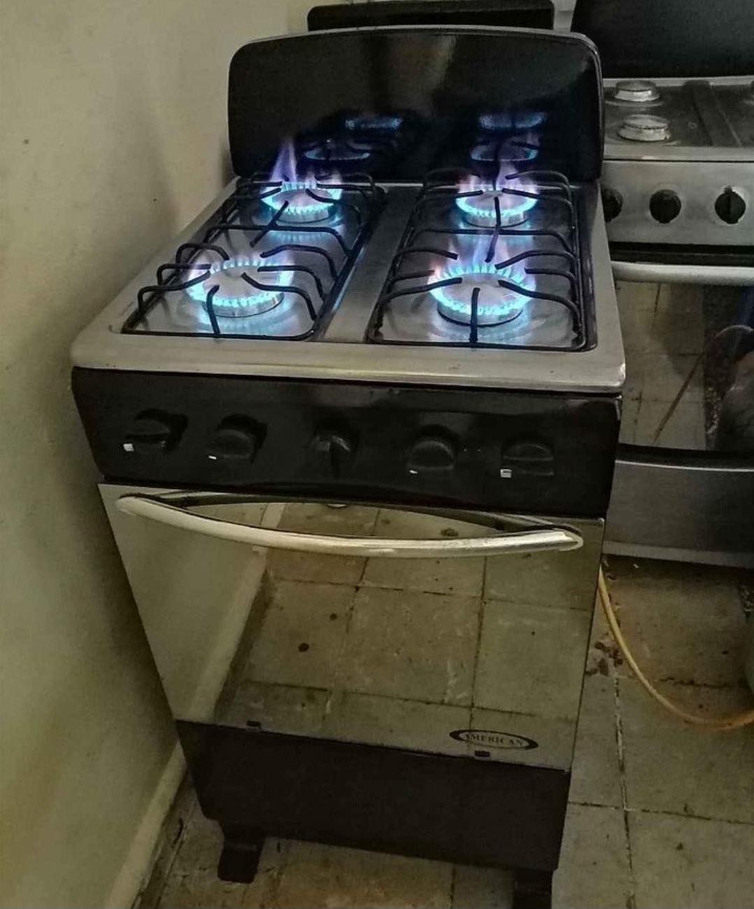 electrodomesticos - Estufa de 4 hornillas American ✅ en excelente condiciones y estado con garantía 2