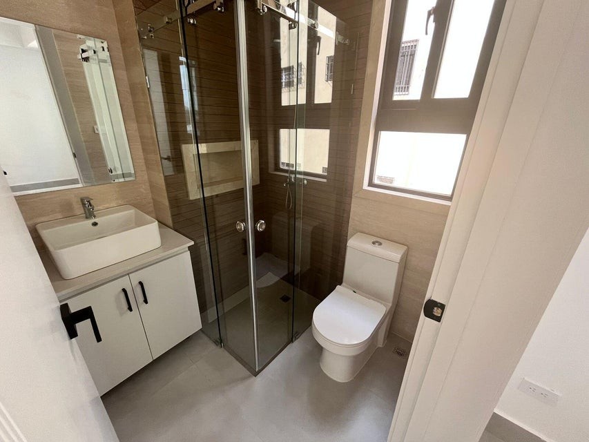 apartamentos - Apartamento en venta, 3 habitaciones, cuarto de servicio, picuzzi, seguridad. 7